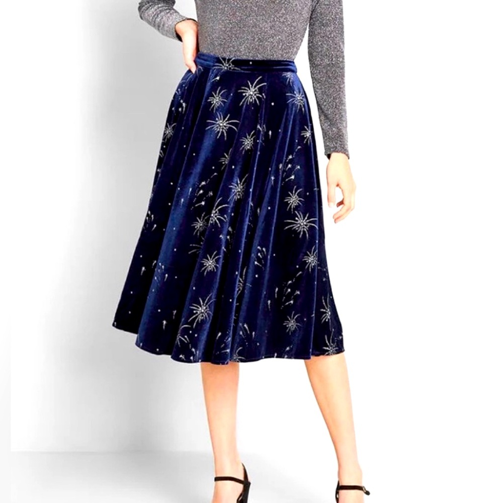 Elegant Navy Blue Velvet Skirt with Starburst Design - Picture 3 of 11